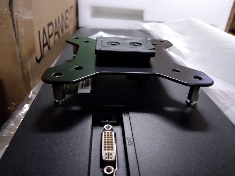 ディスプレイ背面のくぼみや出っ張りで、VESAプレートが取り付けられない – JAPANNEXT 4K WQHDなど超解像度、ゲーミング、曲面 ...